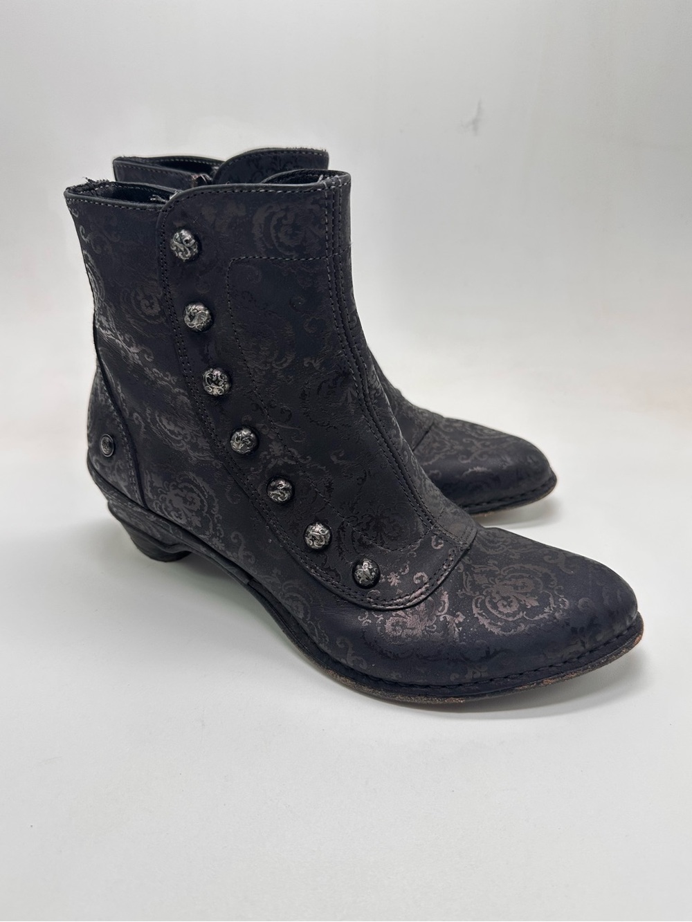 Neosens | Rococo Dark Academia Ankle Boots in Black - Picture 2 of 12